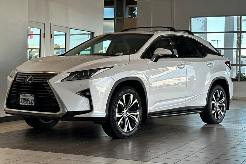 Lexus RX Vehicle Full-screen Gallery Image 08