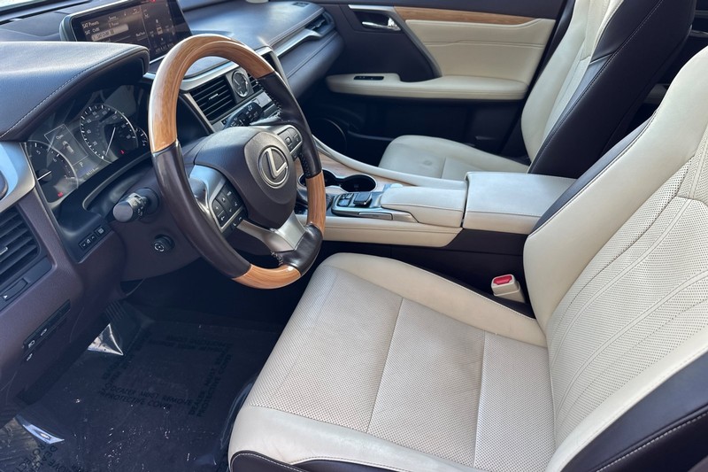 Lexus RX Vehicle Full-screen Gallery Image 10