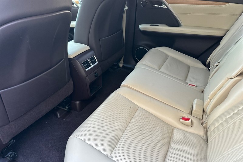 Lexus RX Vehicle Full-screen Gallery Image 12