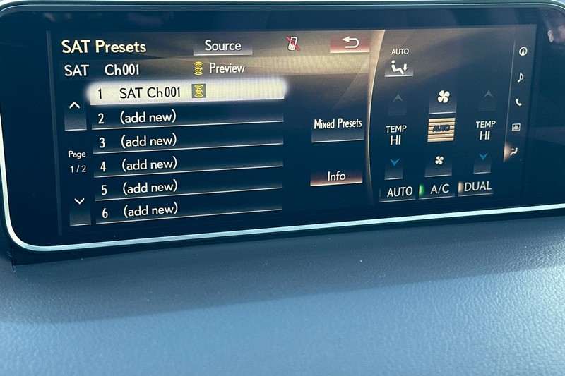 Lexus RX Vehicle Full-screen Gallery Image 17