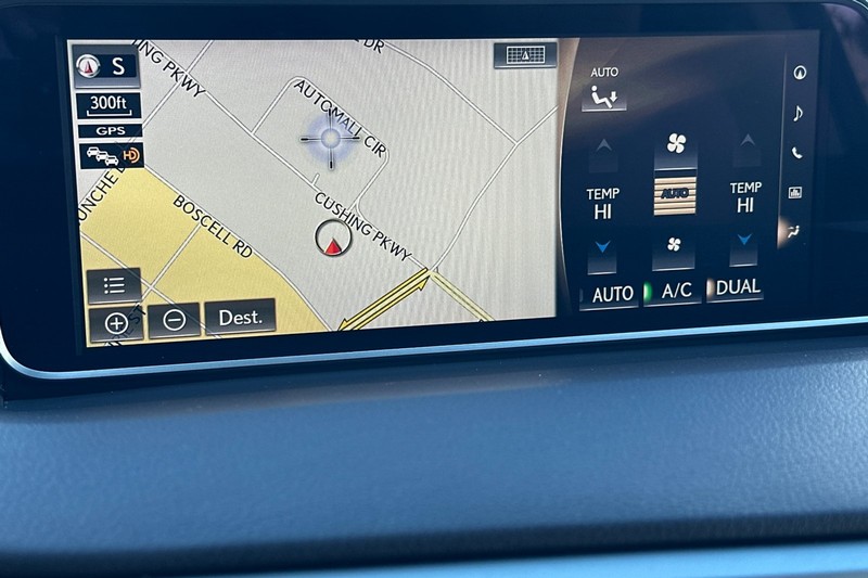 Lexus RX Vehicle Full-screen Gallery Image 18