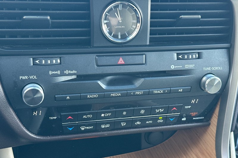 Lexus RX Vehicle Full-screen Gallery Image 20