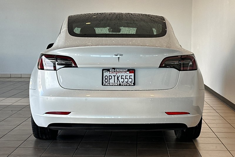 Tesla Model 3 Vehicle Full-screen Gallery Image 05