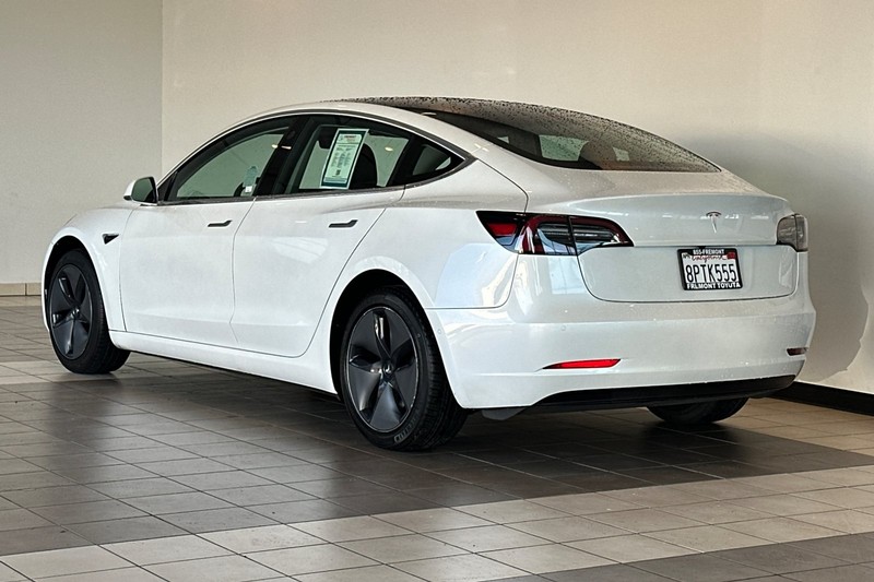 Tesla Model 3 Vehicle Full-screen Gallery Image 06