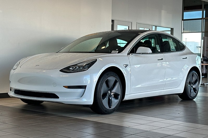 Tesla Model 3 Vehicle Full-screen Gallery Image 08