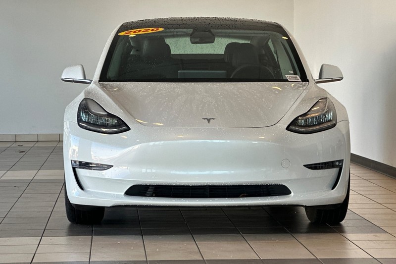 Tesla Model 3 Vehicle Full-screen Gallery Image 09