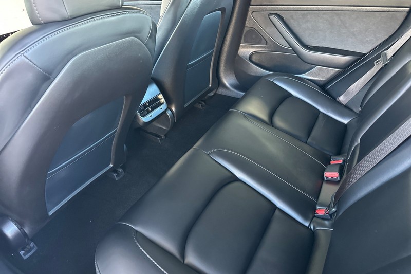 Tesla Model 3 Vehicle Full-screen Gallery Image 12