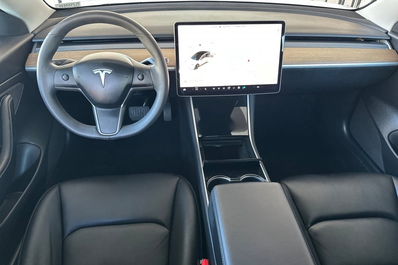 Tesla Model 3 Vehicle Full-screen Gallery Image 13