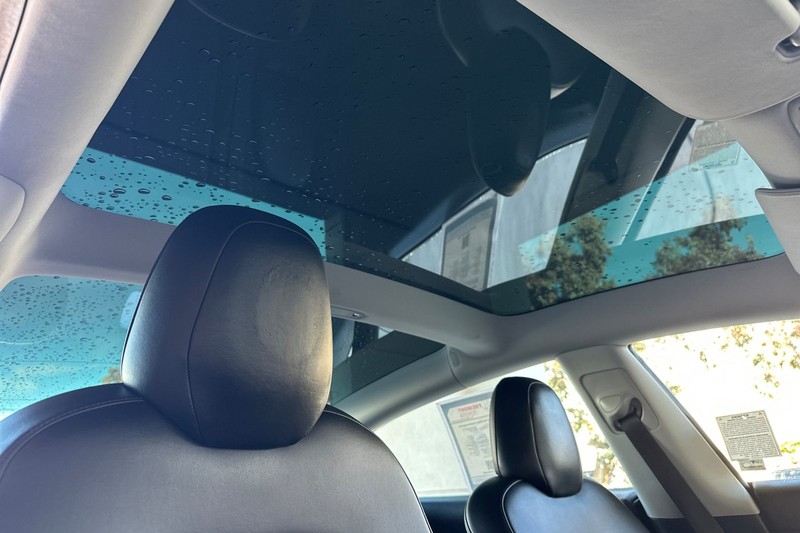 Tesla Model 3 Vehicle Full-screen Gallery Image 16