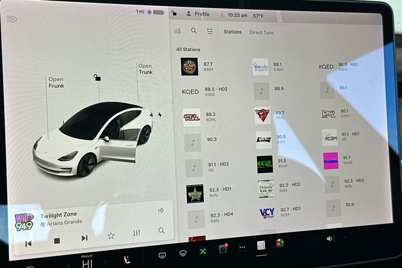 Tesla Model 3 Vehicle Full-screen Gallery Image 17