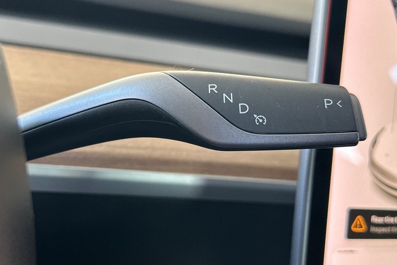 Tesla Model 3 Vehicle Full-screen Gallery Image 21