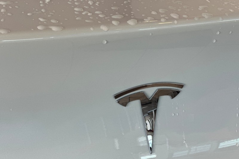 Tesla Model 3 Vehicle Full-screen Gallery Image 26