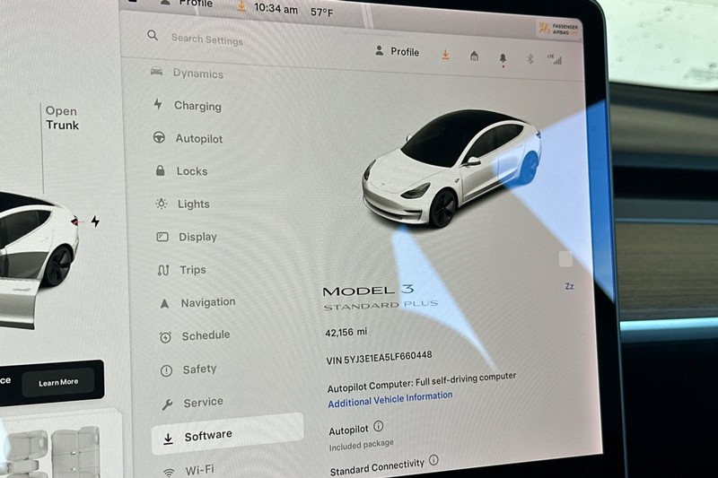 Tesla Model 3 Vehicle Full-screen Gallery Image 27