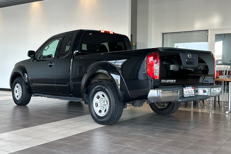 Nissan Frontier Vehicle Full-screen Gallery Image 06