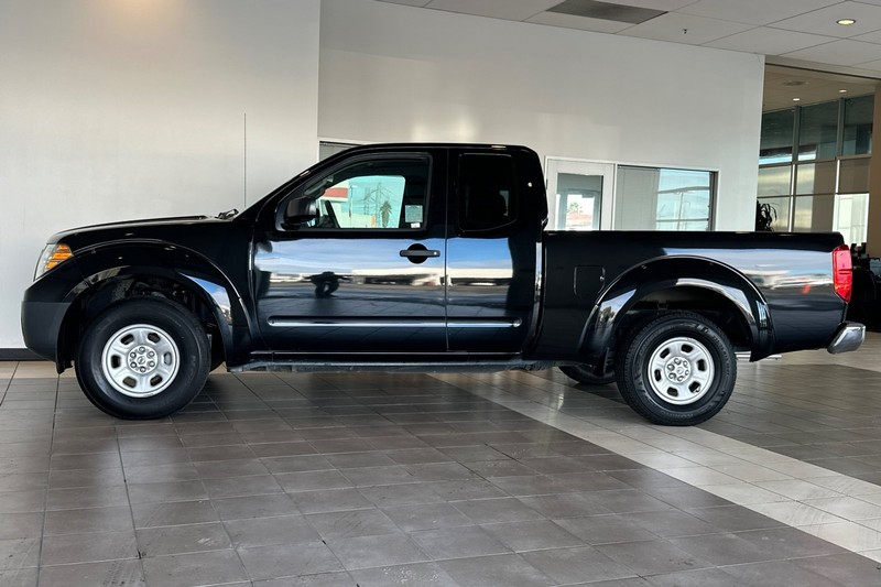 Nissan Frontier Vehicle Full-screen Gallery Image 07