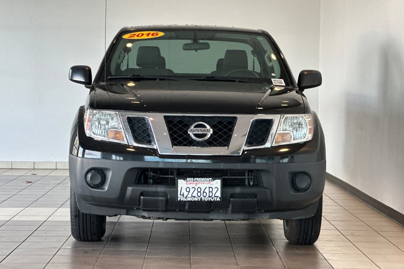 Nissan Frontier Vehicle Full-screen Gallery Image 09
