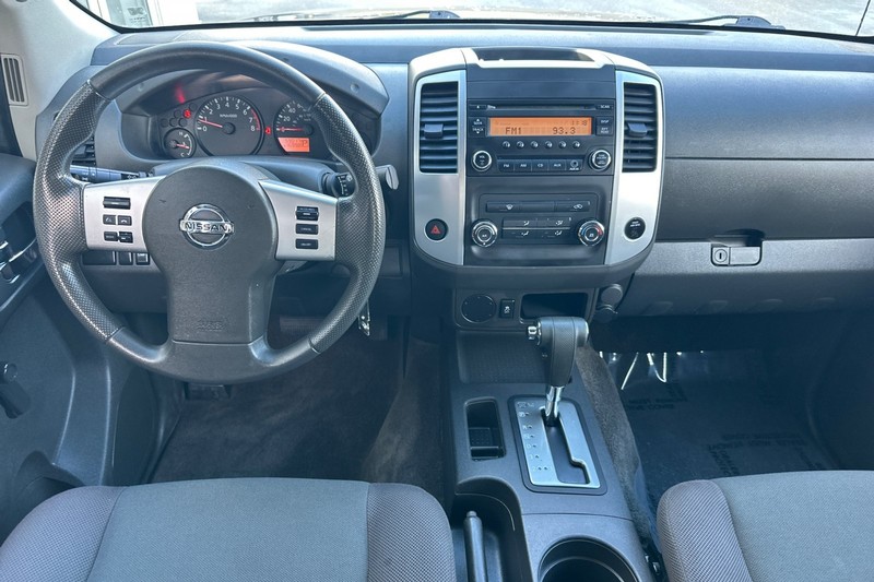 Nissan Frontier Vehicle Full-screen Gallery Image 13