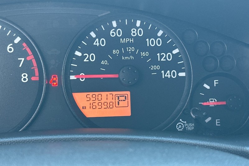 Nissan Frontier Vehicle Full-screen Gallery Image 22