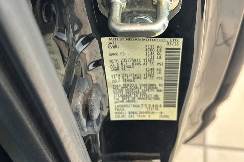 Nissan Frontier Vehicle Full-screen Gallery Image 27