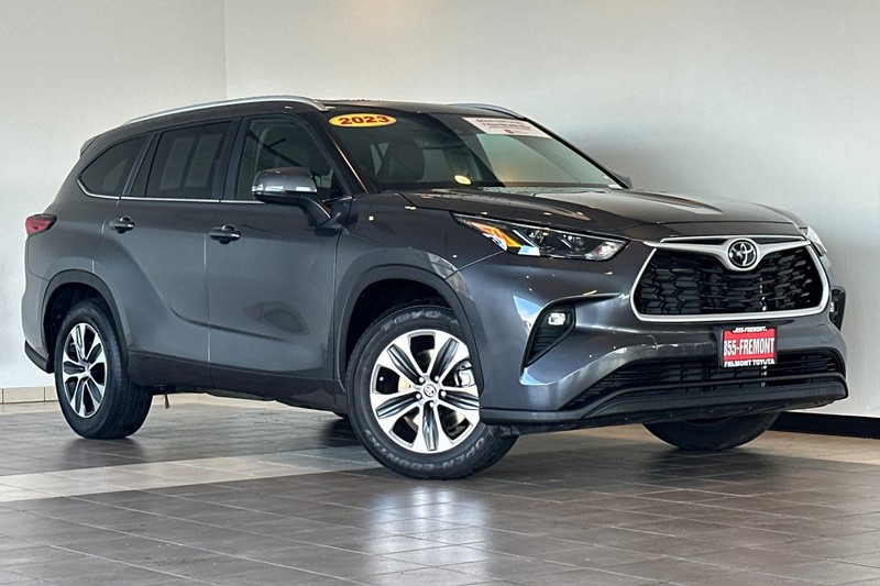 Toyota Highlander Vehicle Full-screen Gallery Image 02