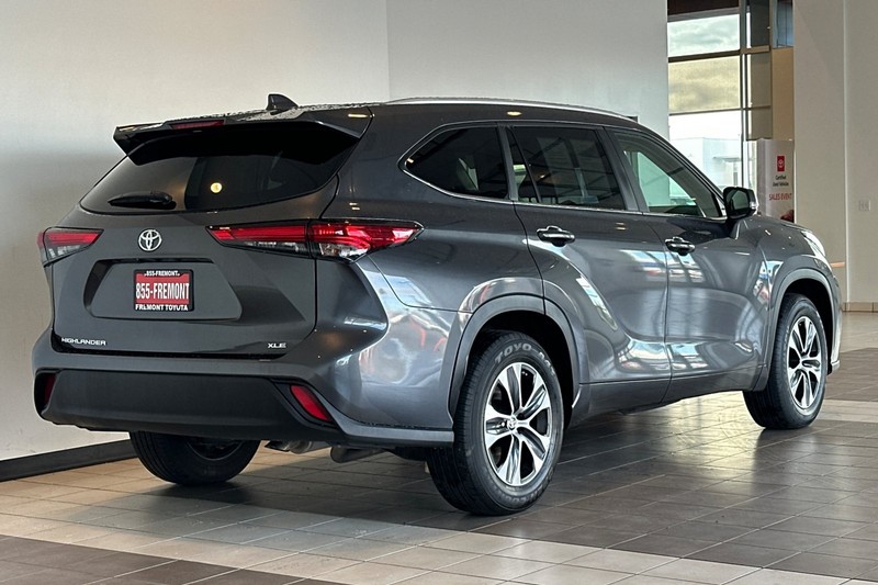 Toyota Highlander Vehicle Full-screen Gallery Image 04