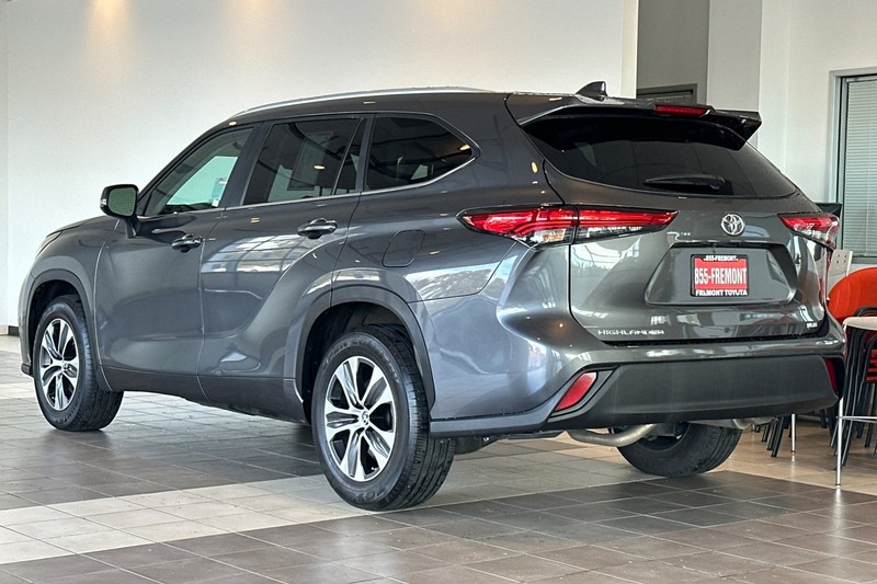 Toyota Highlander Vehicle Full-screen Gallery Image 06