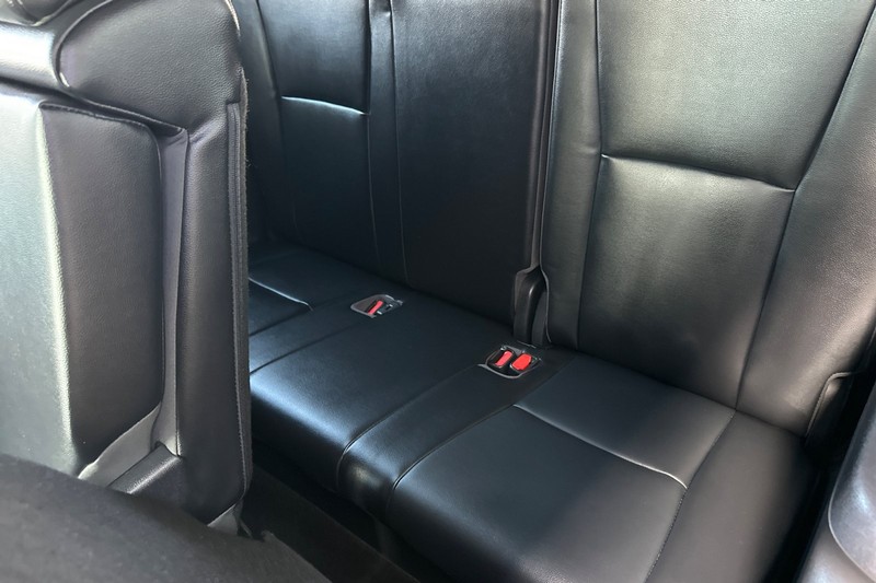 Toyota Highlander Vehicle Full-screen Gallery Image 15