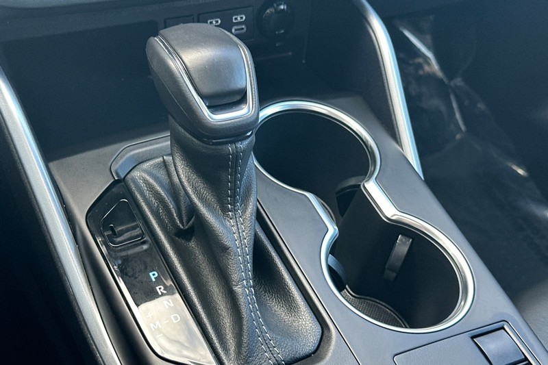 Toyota Highlander Vehicle Full-screen Gallery Image 22