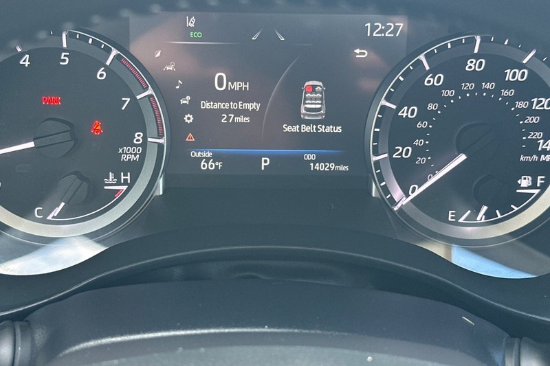 Toyota Highlander Vehicle Full-screen Gallery Image 25