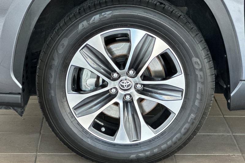 Toyota Highlander Vehicle Full-screen Gallery Image 27