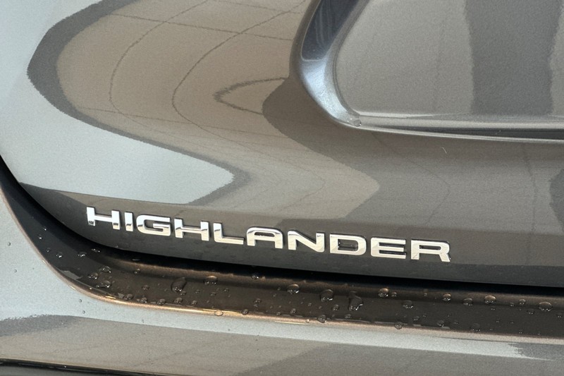 Toyota Highlander Vehicle Full-screen Gallery Image 28