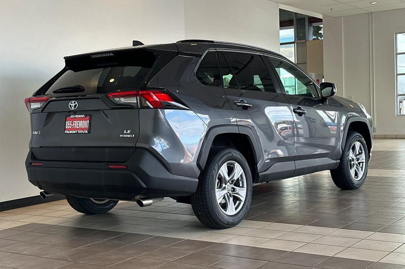 Toyota RAV4 Vehicle Full-screen Gallery Image 04