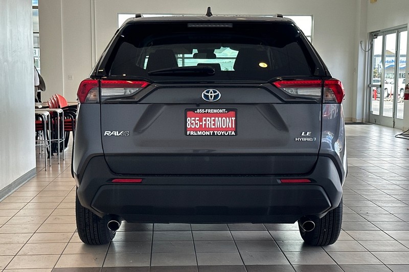 Toyota RAV4 Vehicle Full-screen Gallery Image 05