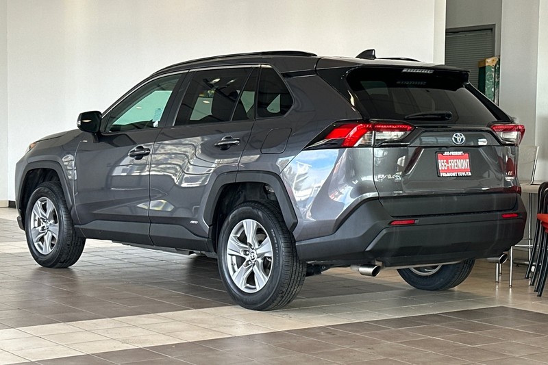 Toyota RAV4 Vehicle Full-screen Gallery Image 06