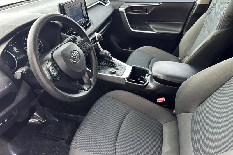 Toyota RAV4 Vehicle Full-screen Gallery Image 10