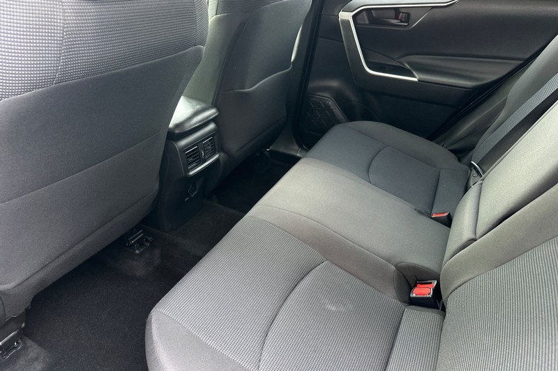 Toyota RAV4 Vehicle Full-screen Gallery Image 12