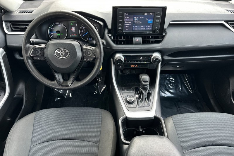 Toyota RAV4 Vehicle Full-screen Gallery Image 13