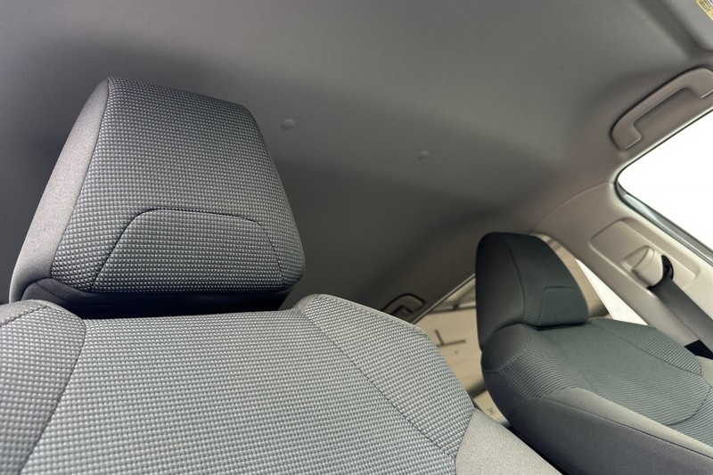 Toyota RAV4 Vehicle Full-screen Gallery Image 17