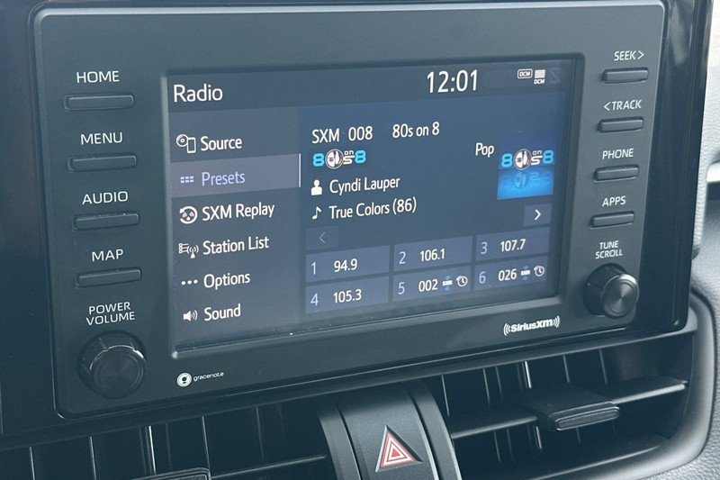 Toyota RAV4 Vehicle Full-screen Gallery Image 18