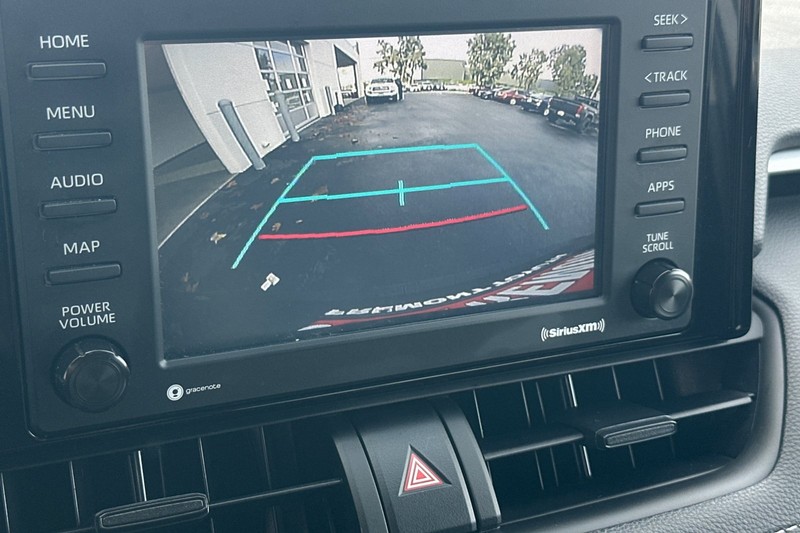 Toyota RAV4 Vehicle Full-screen Gallery Image 19