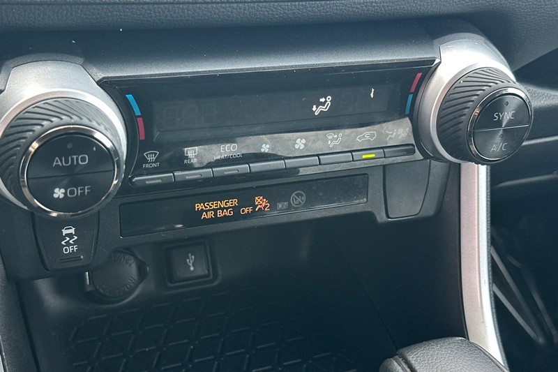 Toyota RAV4 Vehicle Full-screen Gallery Image 20