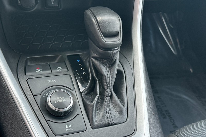 Toyota RAV4 Vehicle Full-screen Gallery Image 21