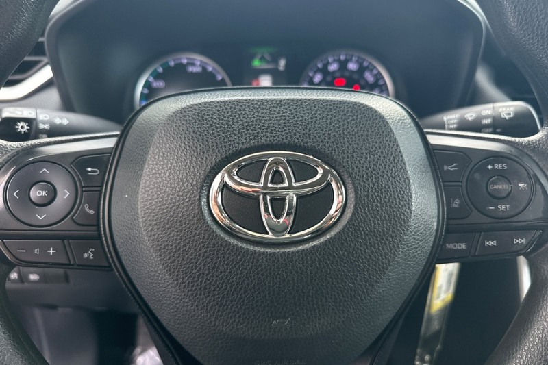 Toyota RAV4 Vehicle Full-screen Gallery Image 22