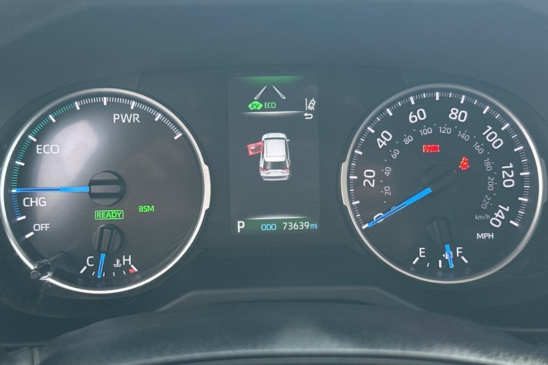 Toyota RAV4 Vehicle Full-screen Gallery Image 23