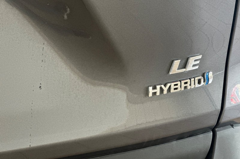 Toyota RAV4 Vehicle Full-screen Gallery Image 26