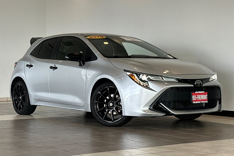 Toyota Corolla Hatchback Vehicle Full-screen Gallery Image 02