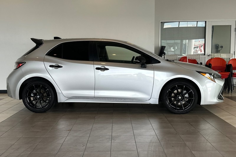 Toyota Corolla Hatchback Vehicle Full-screen Gallery Image 03