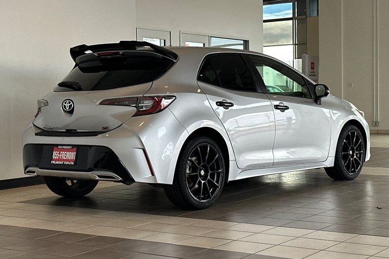 Toyota Corolla Hatchback Vehicle Full-screen Gallery Image 04