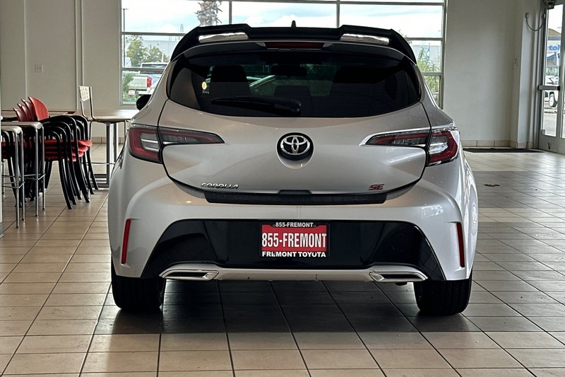 Toyota Corolla Hatchback Vehicle Full-screen Gallery Image 05