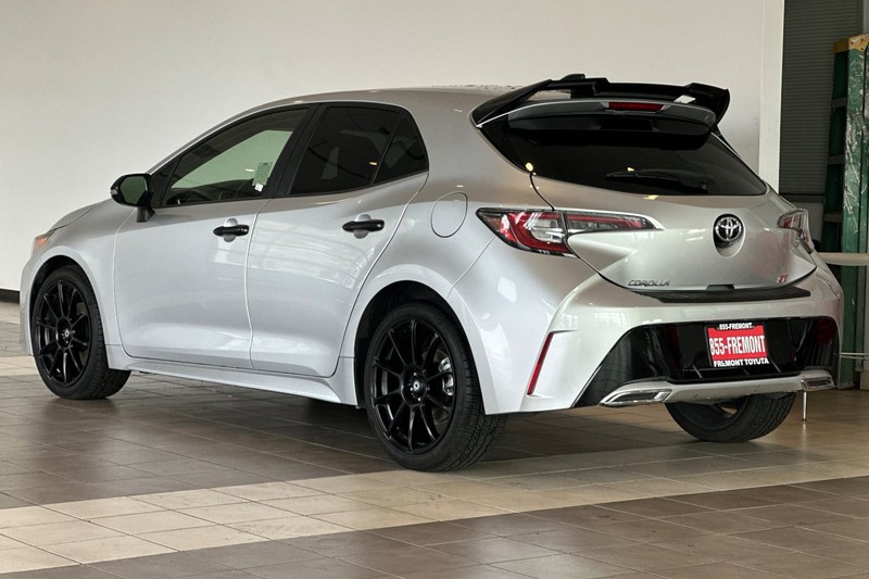 Toyota Corolla Hatchback Vehicle Full-screen Gallery Image 06